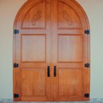 Porta Para Igreja Mod. 02 – Arqueada Com Gravações Personalizadas – Madeira Maciça – Sob Medida