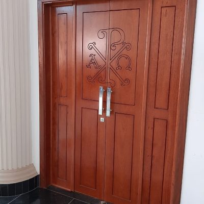Porta Interna Para Igreja Mod. 10 - Com Gravações Personalizadas - Madeira Maciça - Sob Medida
